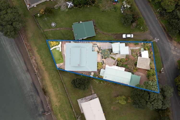 7 Foster Avenue Huia_21