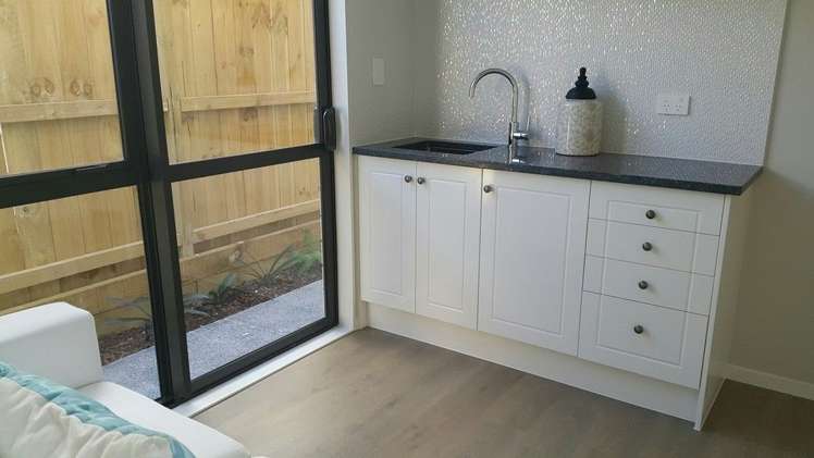 24 Rosewell Crescent Flat Bush_15