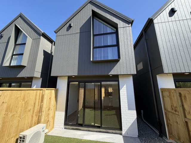 Modern 2-Bedroom Townhouse for Rent in Pakuranga, Auckland
