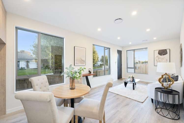 2/5 Hereford Street Te Atatu Peninsula_1