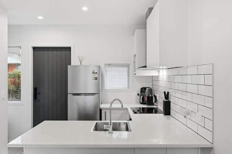 5/694 Whangaparaoa Road_0