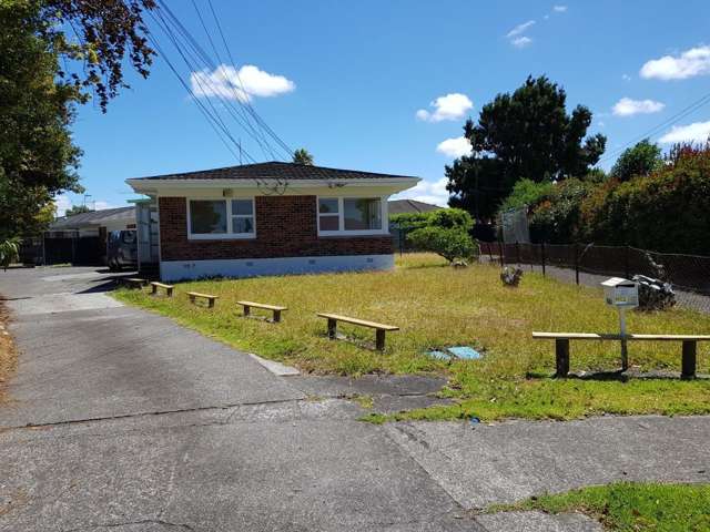 Sunny town house at the golden central Papatoetoe