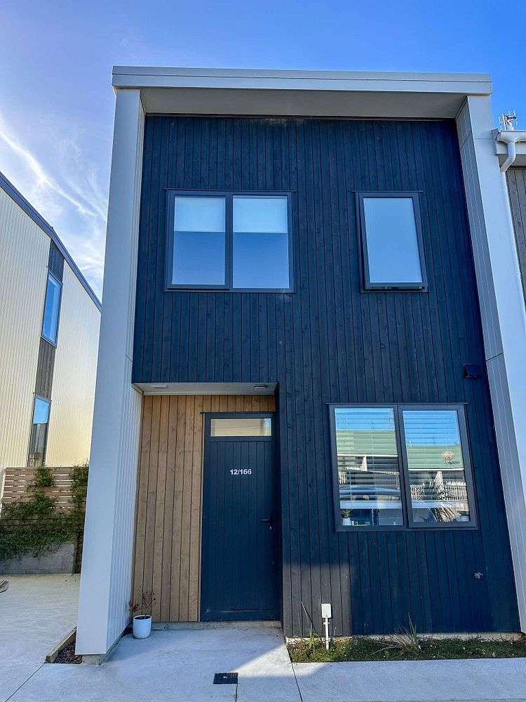 12/166 Queens Drive Lyall Bay_1