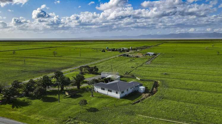 156 Front Miranda Road Waitakaruru_18