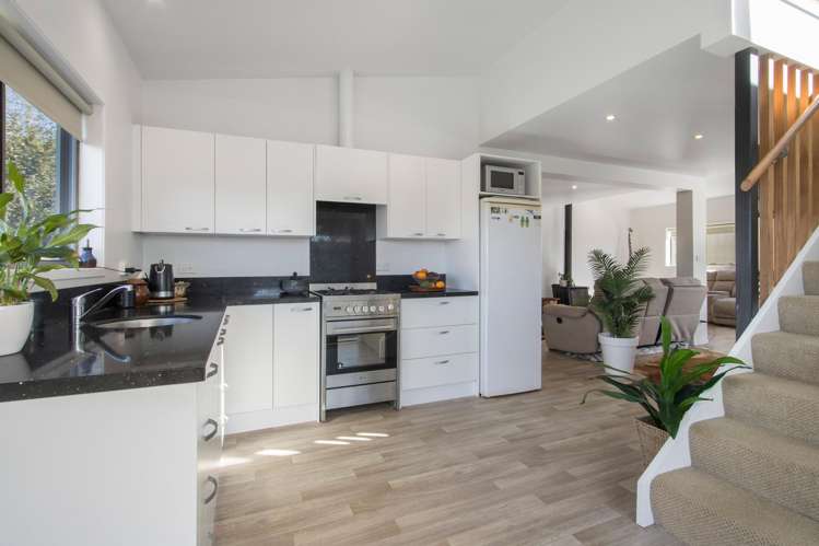 107 Thompsons Track Aongatete_11