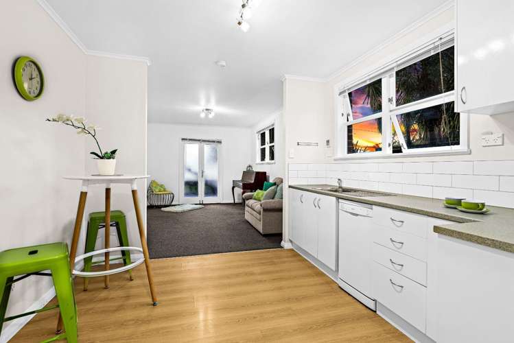 31 Royal View Road Te Atatu South_11