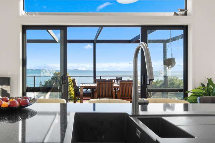 37 Seaview Road Cable Bay_10