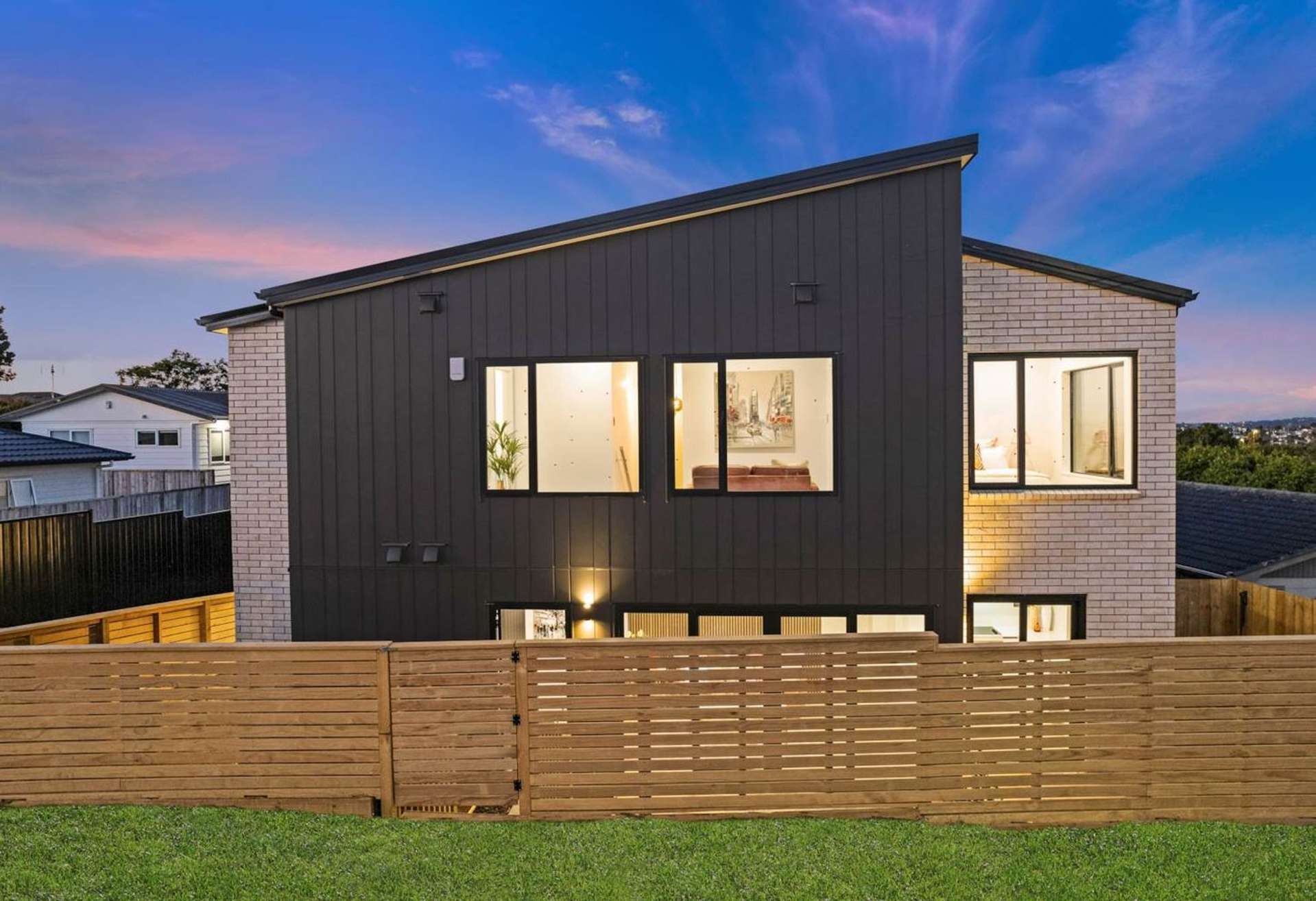 98a Royal Road Massey_0