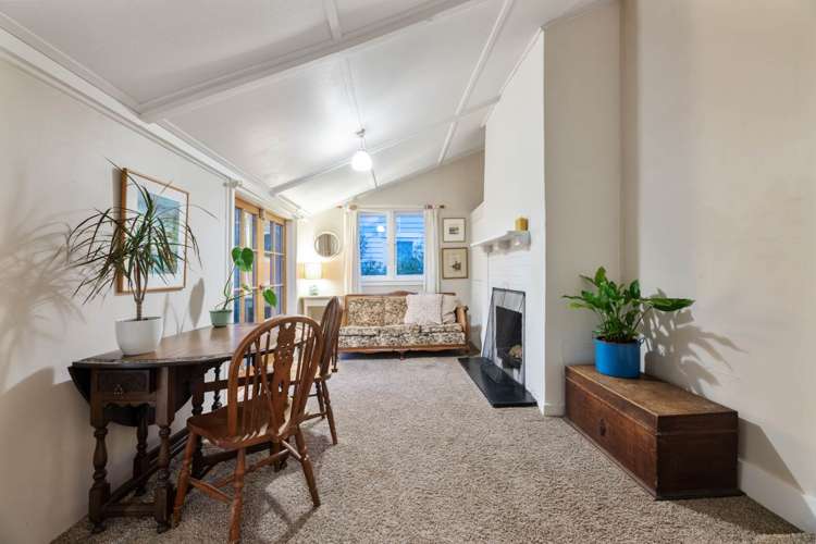 2/2 Evan Street Belmont_14