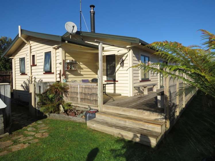 7 Main Street Reefton_16