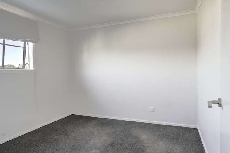 24 Chiefs Court Hamilton East_5