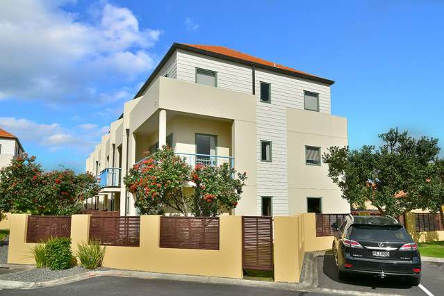 Sunny Terraced Townhouse.