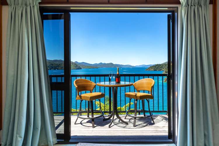 2069 Queen Charlotte Drive Queen Charlotte Sound_0