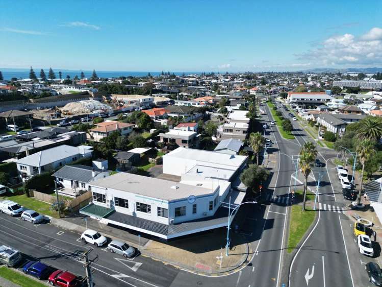 First Floor, 333 Maunganui Road_0
