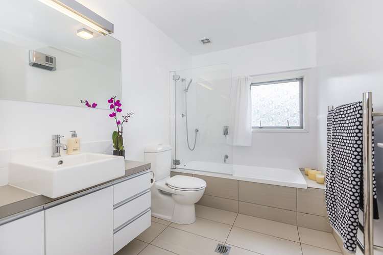 66 Saddleback Grove Karori_7