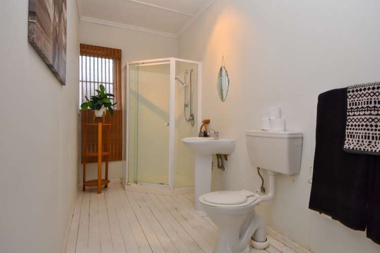 224 High Street South Carterton_13