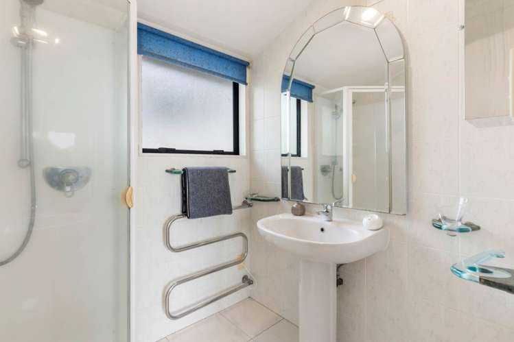 2/4 Mercury Lane Windsor Park_16