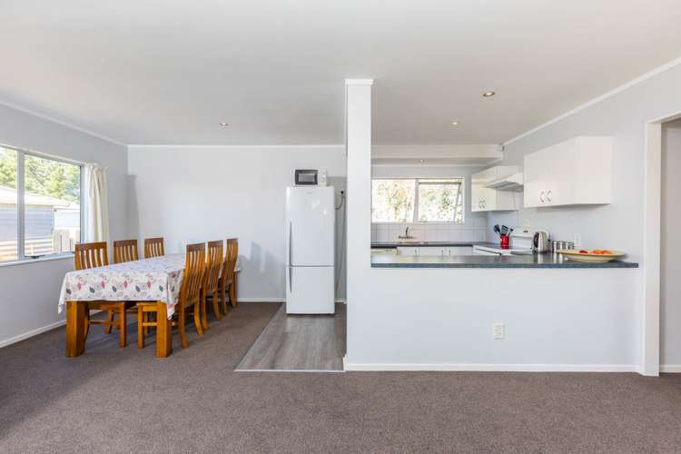 2/161 Bruce Mclaren Road Henderson_3