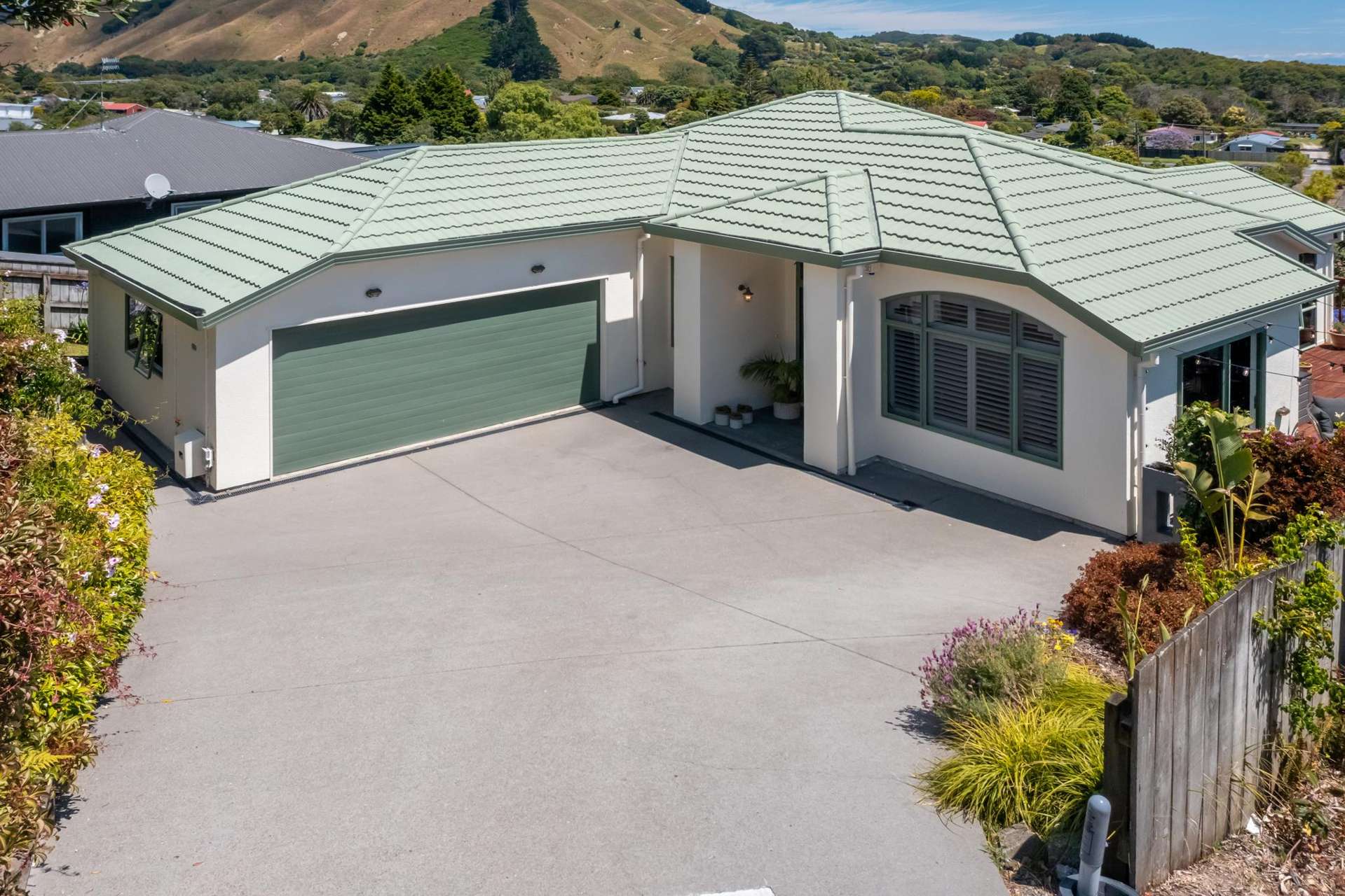 56 Kakariki Grove Waikanae_0