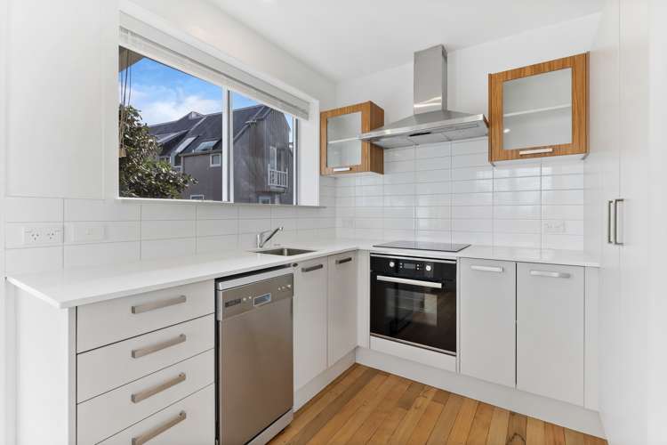 6/34 Kitchener Road Milford_3