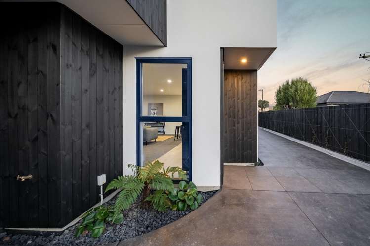 2/3 Humboldt Street Sydenham_24