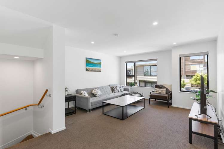 2/15 Chivalry Road Glenfield_2