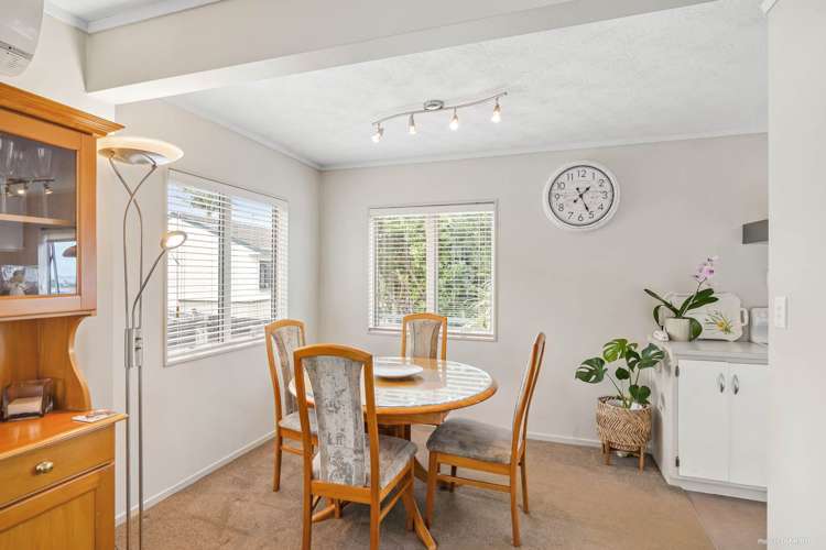 2/116 Bradbury Road Botany Downs_2