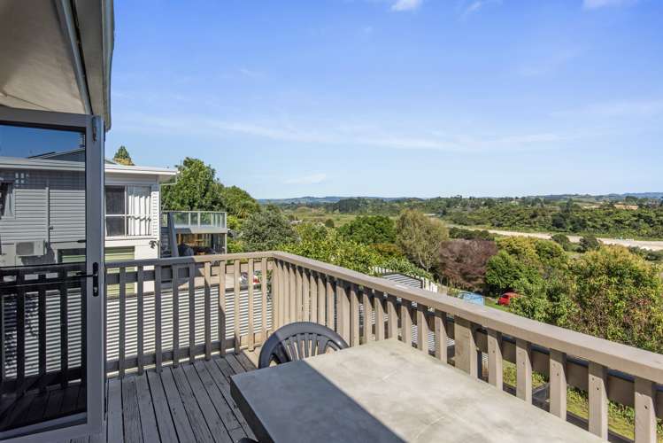 93 Coopers Road Gate Pa_11