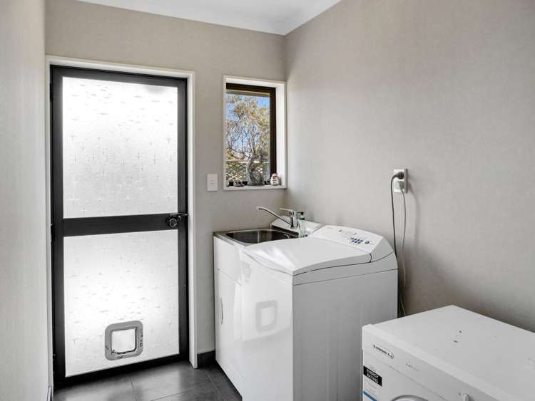 4 Charisma Court Kelvin Grove_15