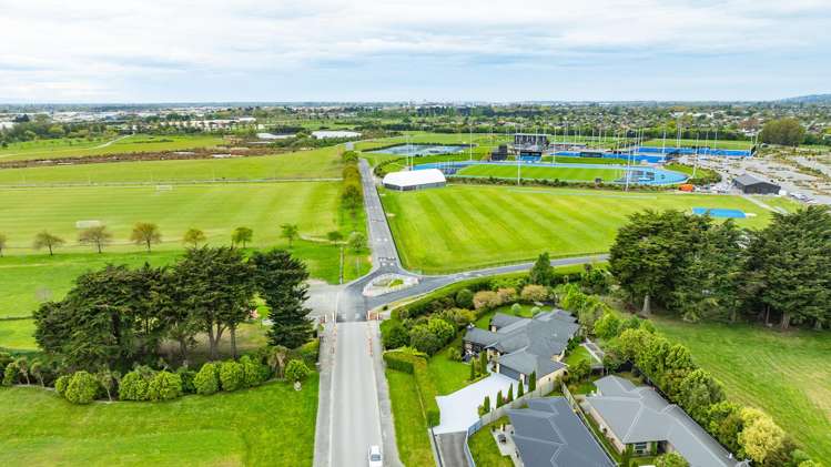 100 Mcmahon Drive Aidanfield_40