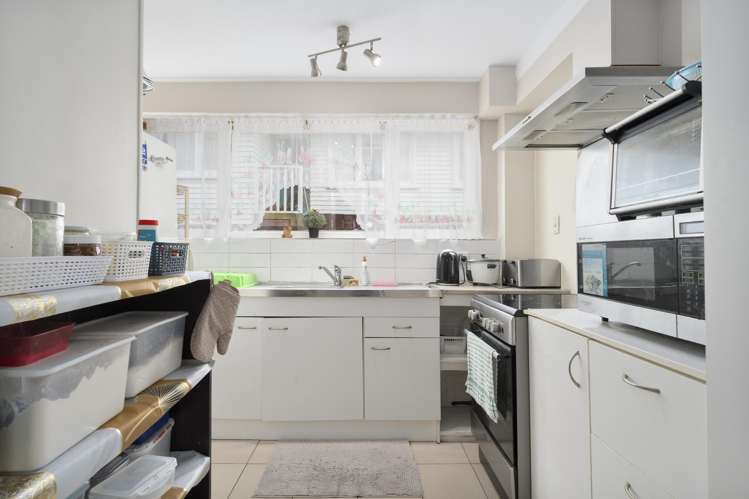 8 Fowey Avenue Te Atatu South_17