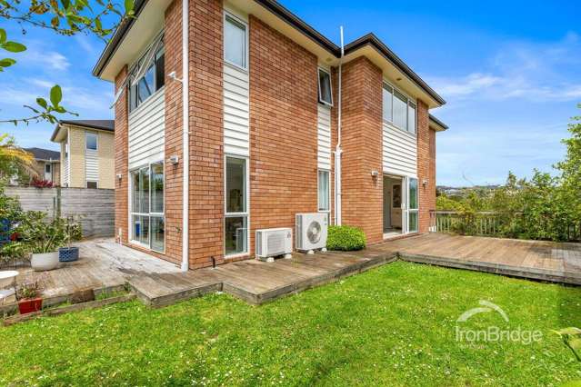 Elegant Family Home in Sought-After Oteha