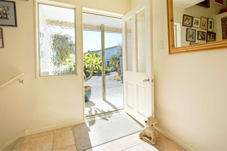 2/30 Sunset Road Unsworth Heights_7