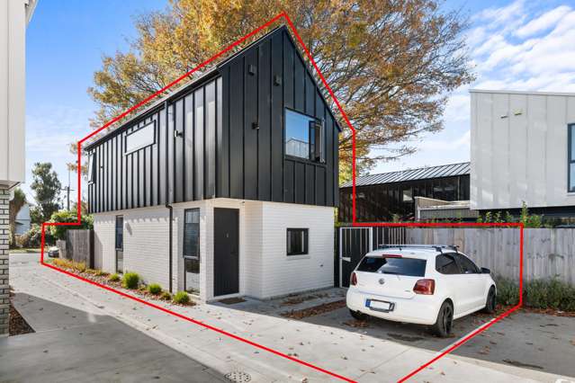Standalone, Freehold Title with Carpark