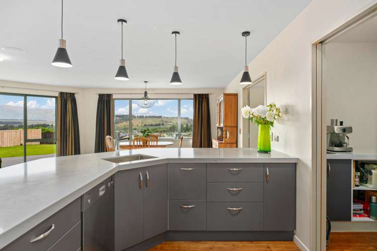 992 Aubrey Road Albert Town_5