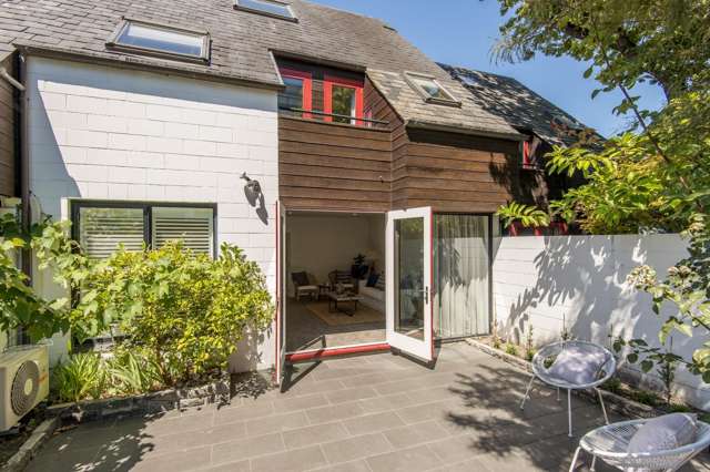Townhouse in Prime Central Location