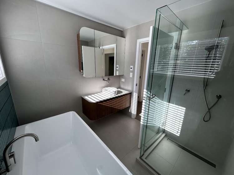 8 Meanda Gardens Sunnyhills_23