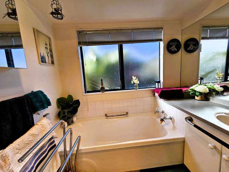 58 Bodi Place Te Atatu South_8