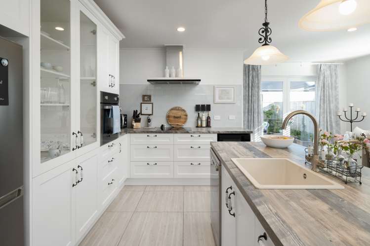 34 Harvard Road Burleigh_5