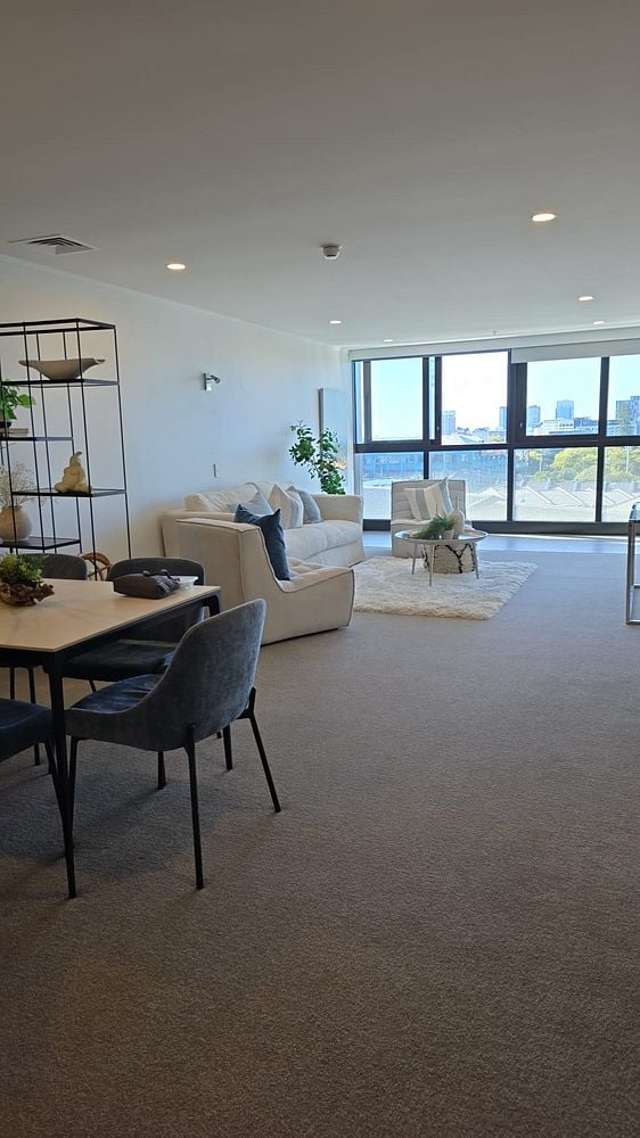 Spacious apartment, great location with 2 carparks