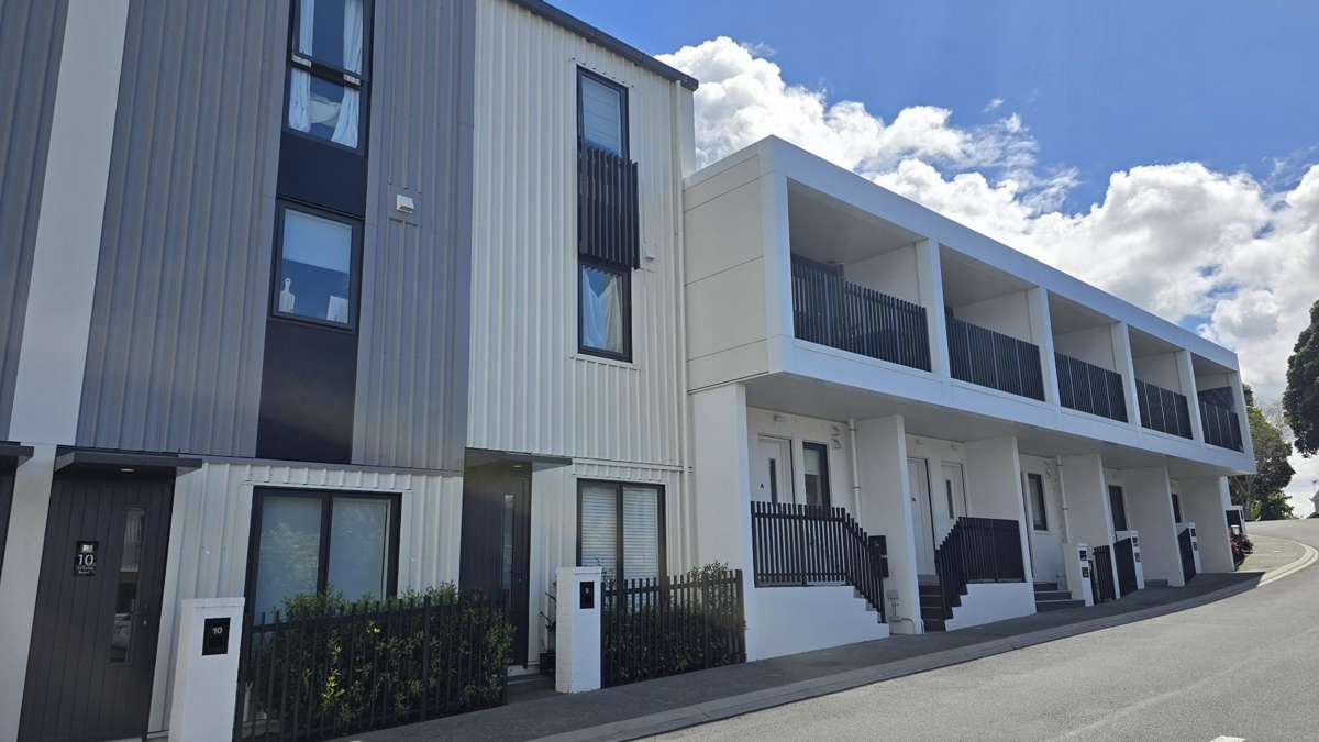Modern furnished living 1