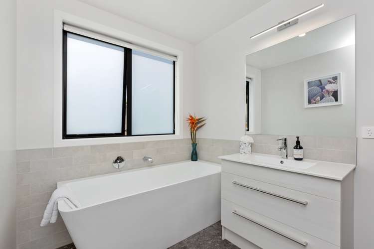 14 Robertson Street Raglan_19