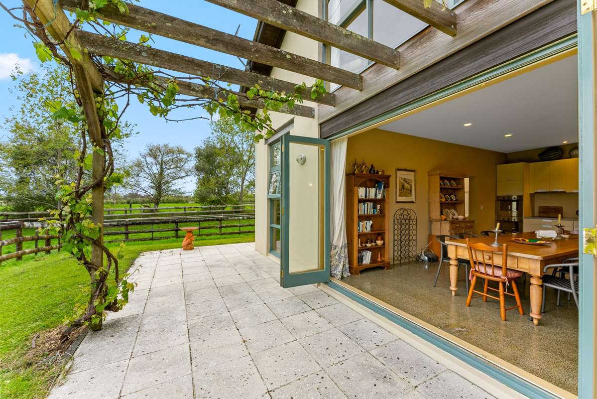 744 Waitakere Road_4