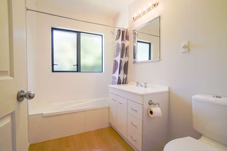 12 Miro Avenue Omapere_13