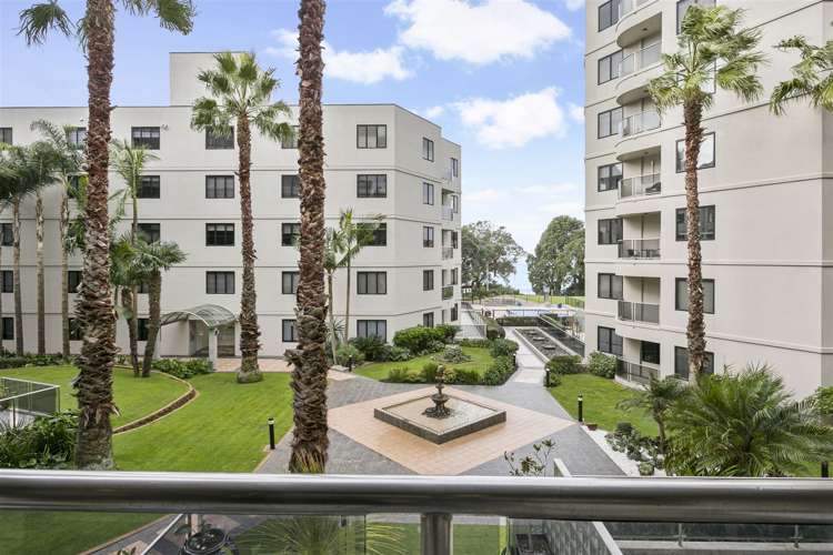 1a/171 Hurstmere Road Takapuna_10