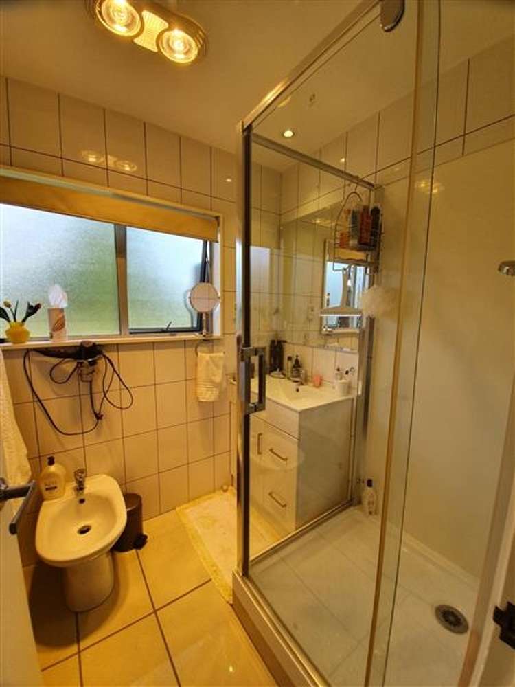 2/18a Sherwood Avenue Te Atatu South_7