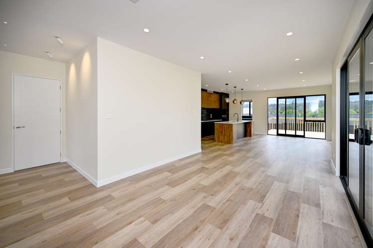 2 Wheki Place Swanson_4