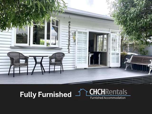 Gorgeous Fully Furnished Bungalow with Beautiful Garden Very Handy to the City!