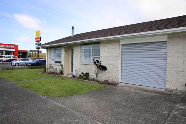 1/203 High Street Dannevirke_2