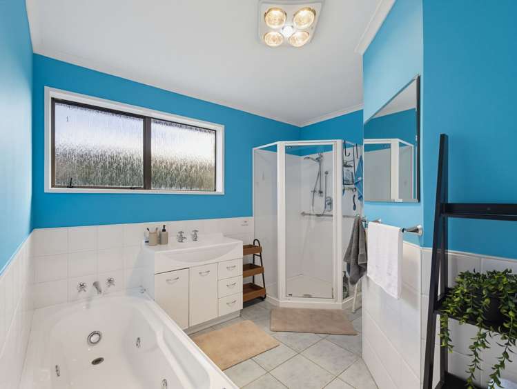 2 Regency Crescent Redwood_13